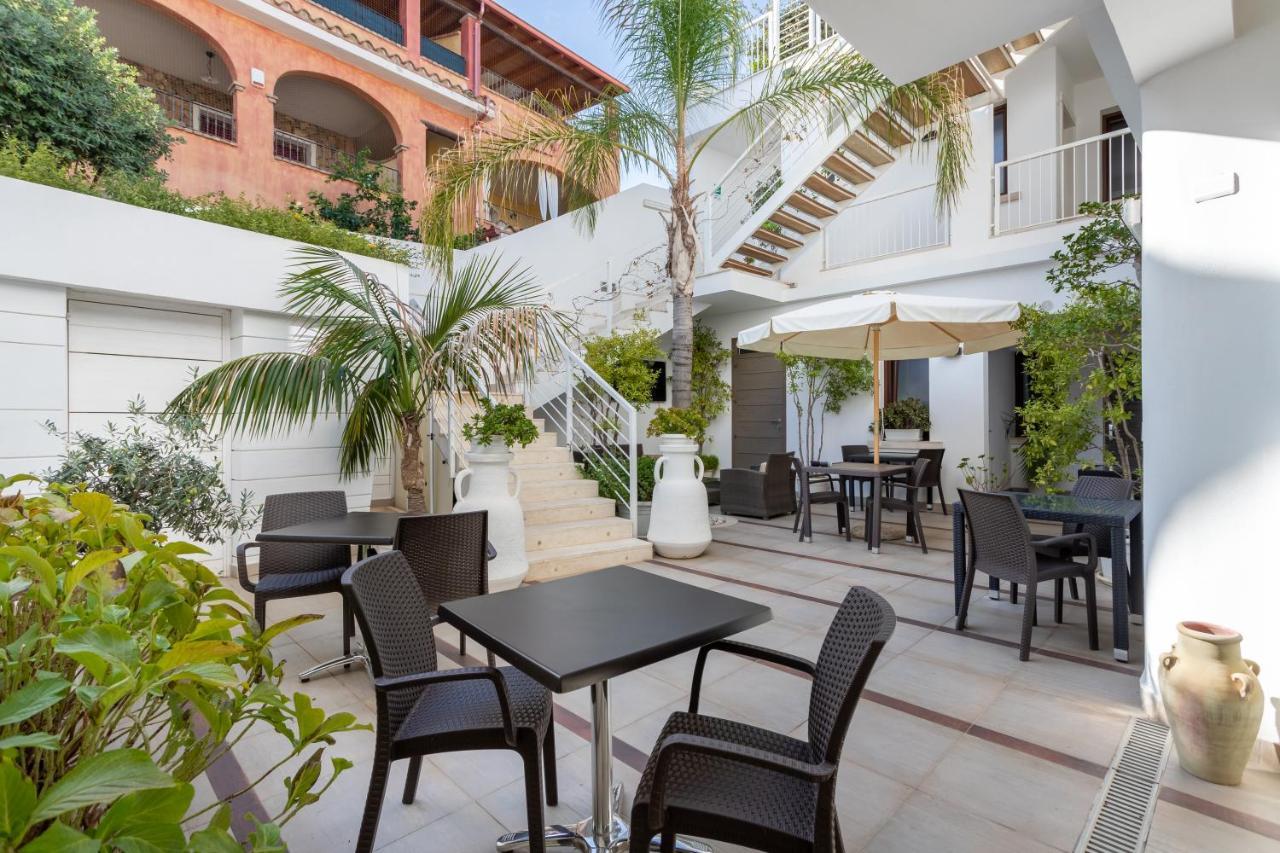 Hotel Belvir Villasimius Exterior photo