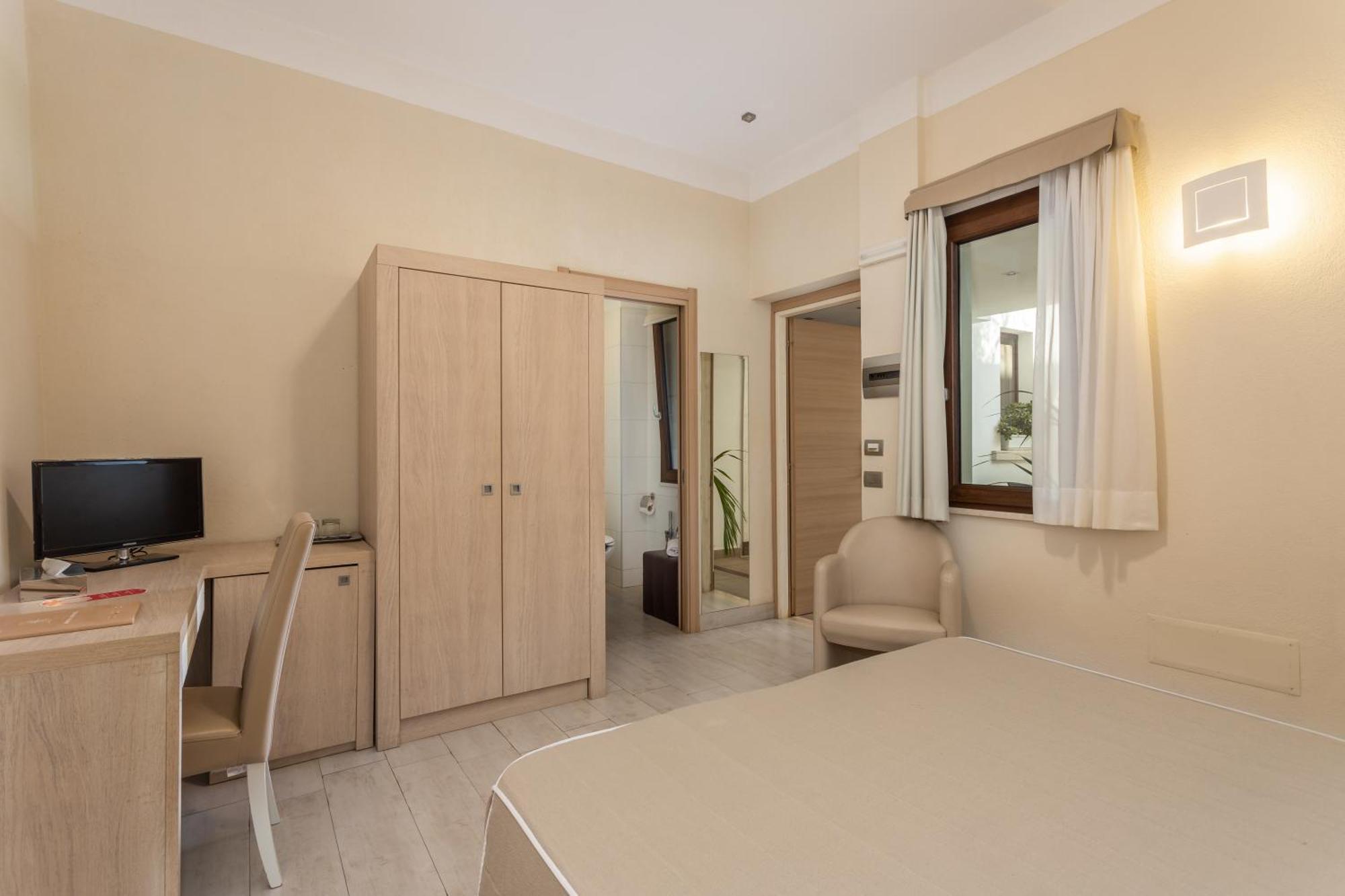 Hotel Belvir Villasimius Exterior photo