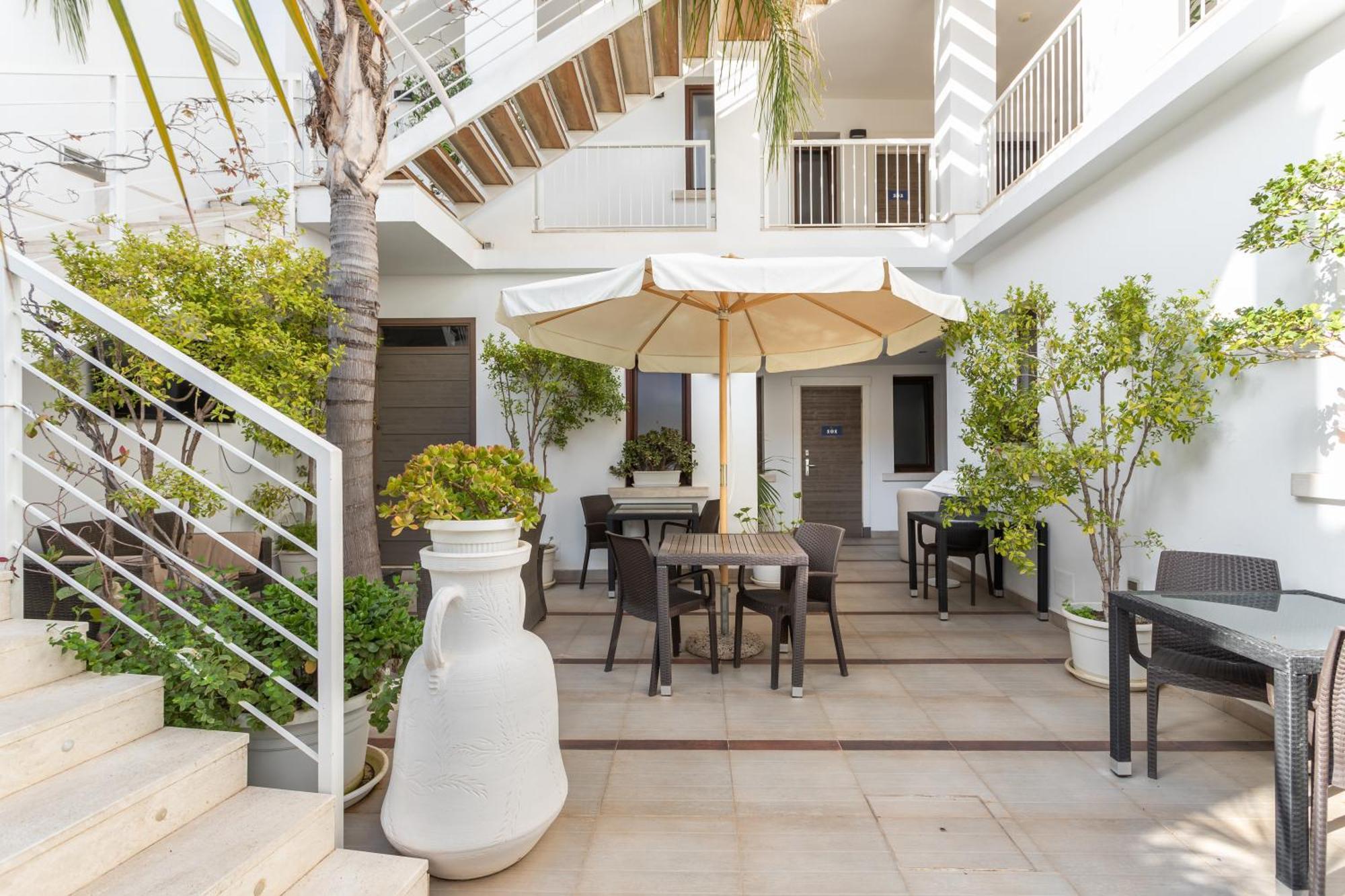 Hotel Belvir Villasimius Exterior photo
