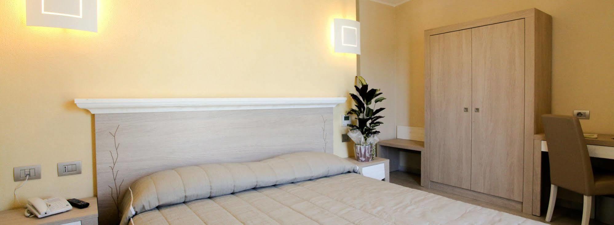 Hotel Belvir Villasimius Exterior photo