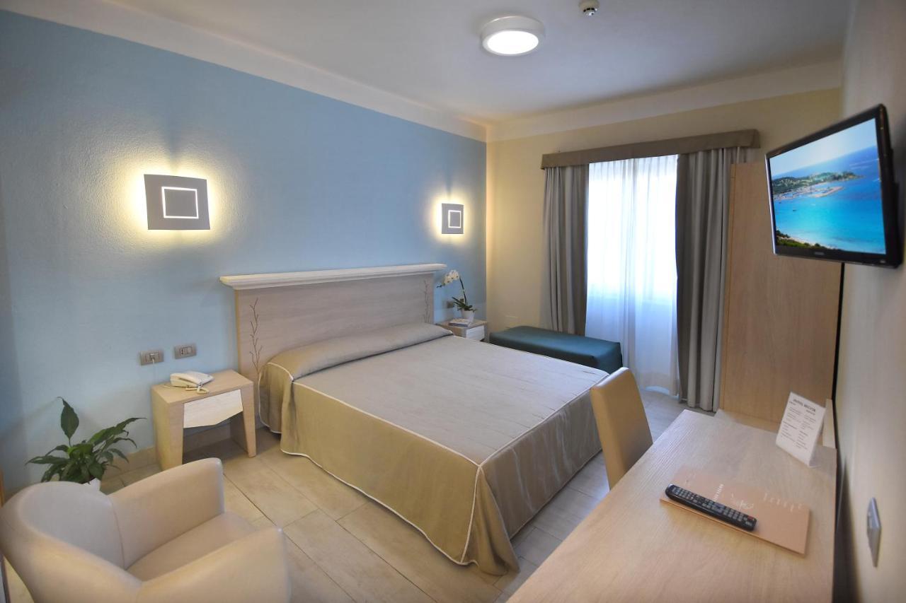 Hotel Belvir Villasimius Exterior photo