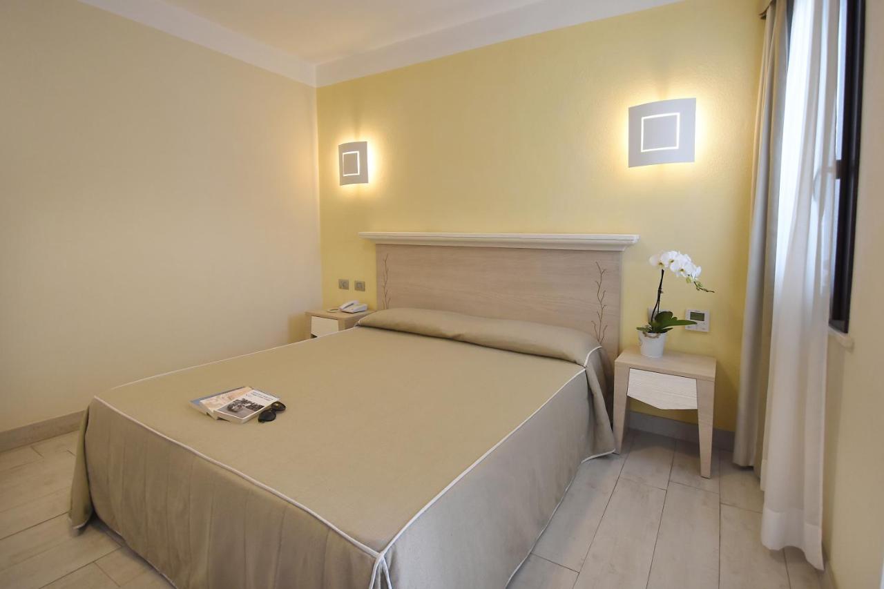 Hotel Belvir Villasimius Exterior photo