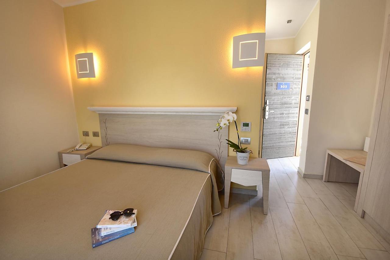 Hotel Belvir Villasimius Exterior photo